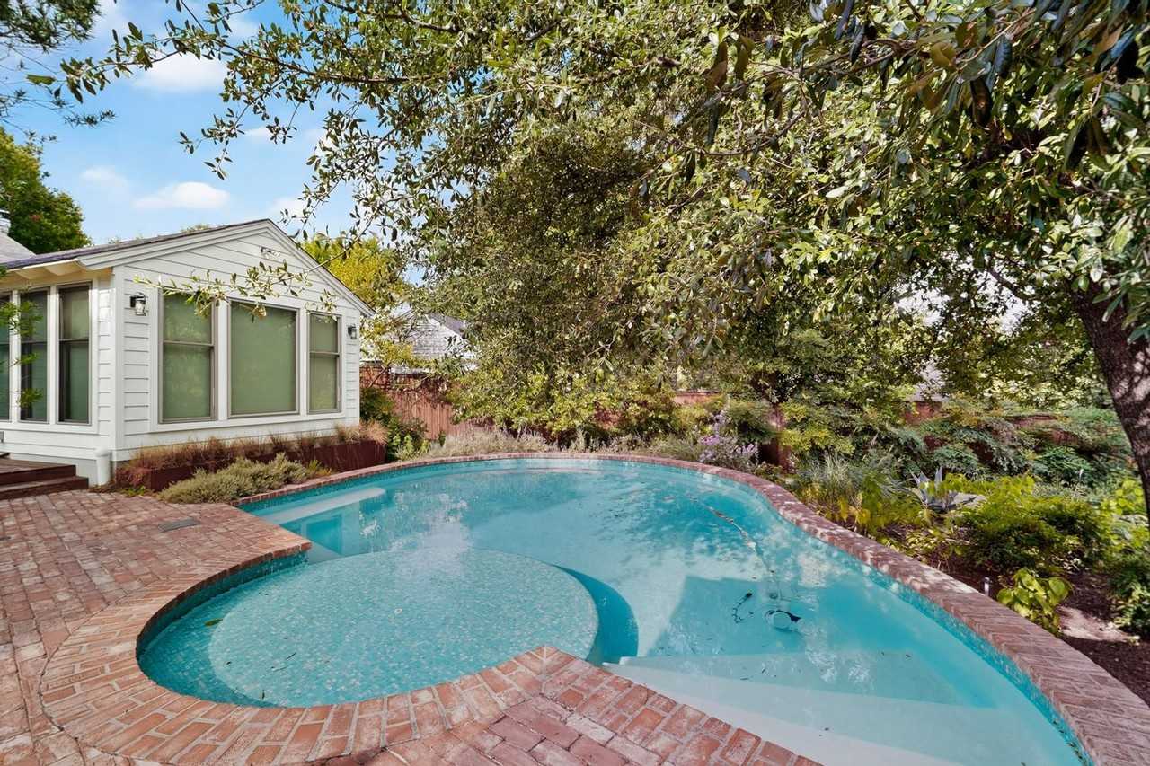 2323 Barberry Dr - Photo 2 of 43