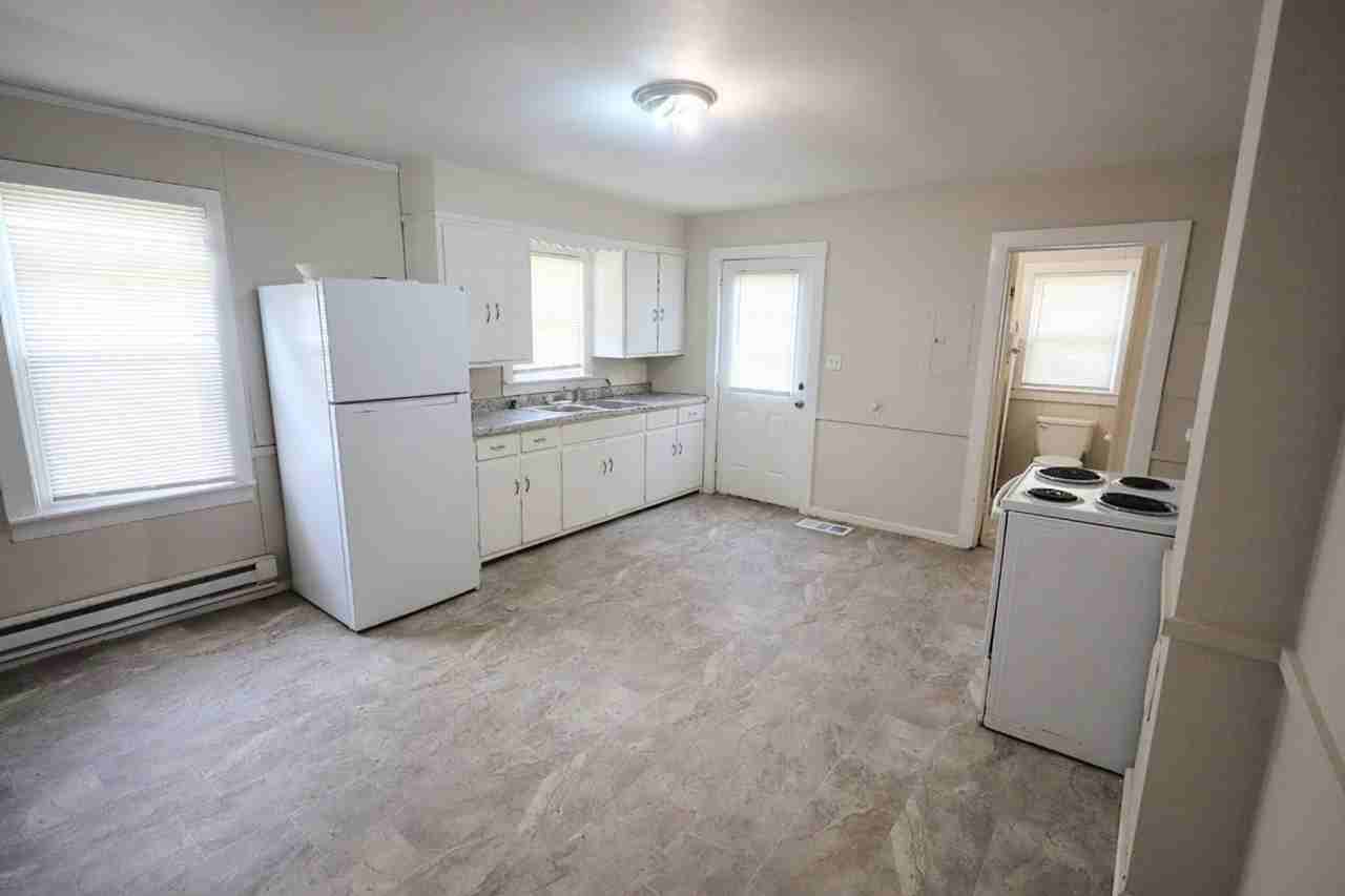 907-909 North Second Avenue - Photo 6 of 8
