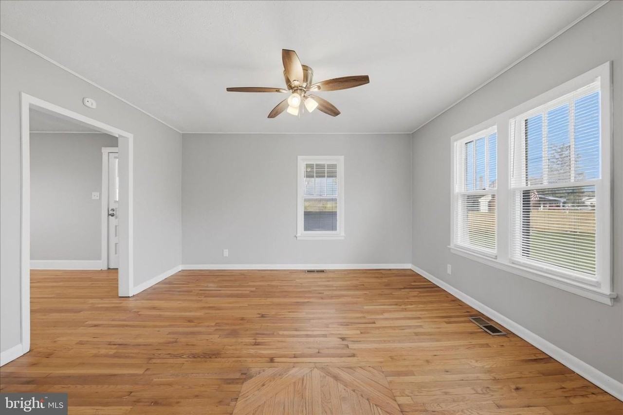 155 Royal Ave - Photo 3 of 14