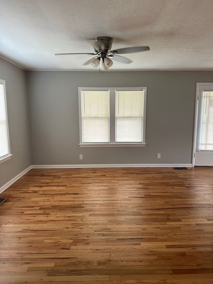 155 Royal Ave - Photo 5 of 14