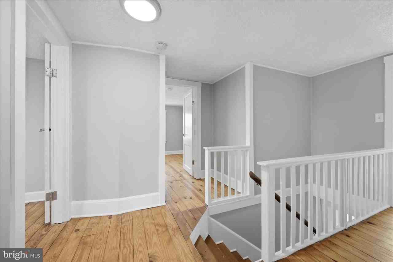 155 Royal Ave - Photo 7 of 14