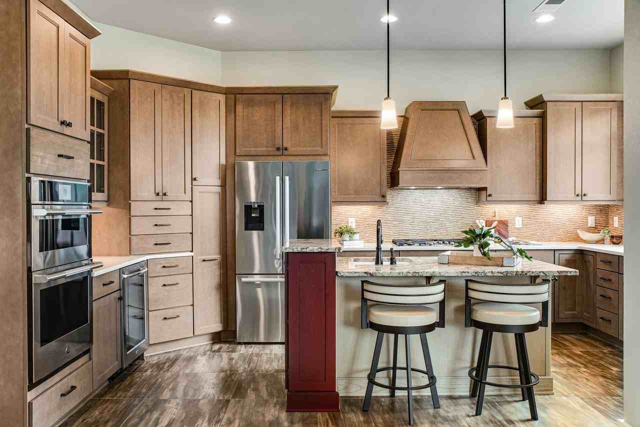 712 Centre Ave #203 - Photo 3 of 41