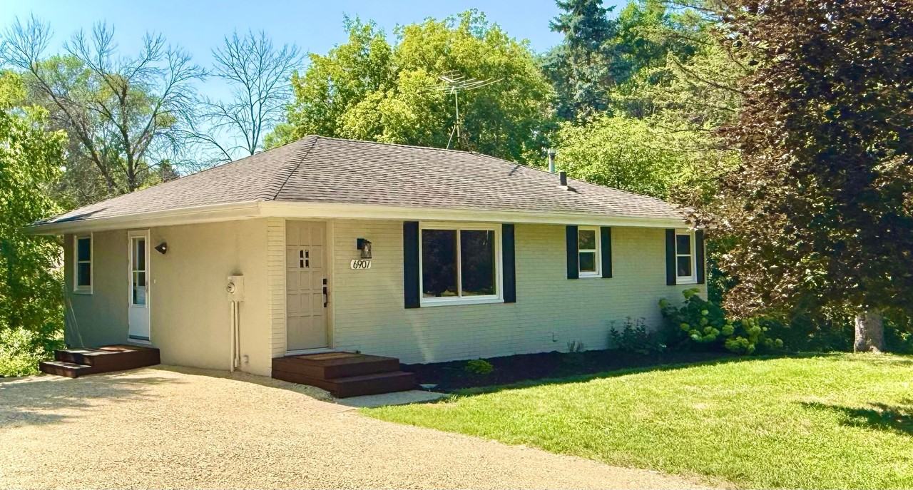 6907 Berkshire Ln N - Photo 2 of 37