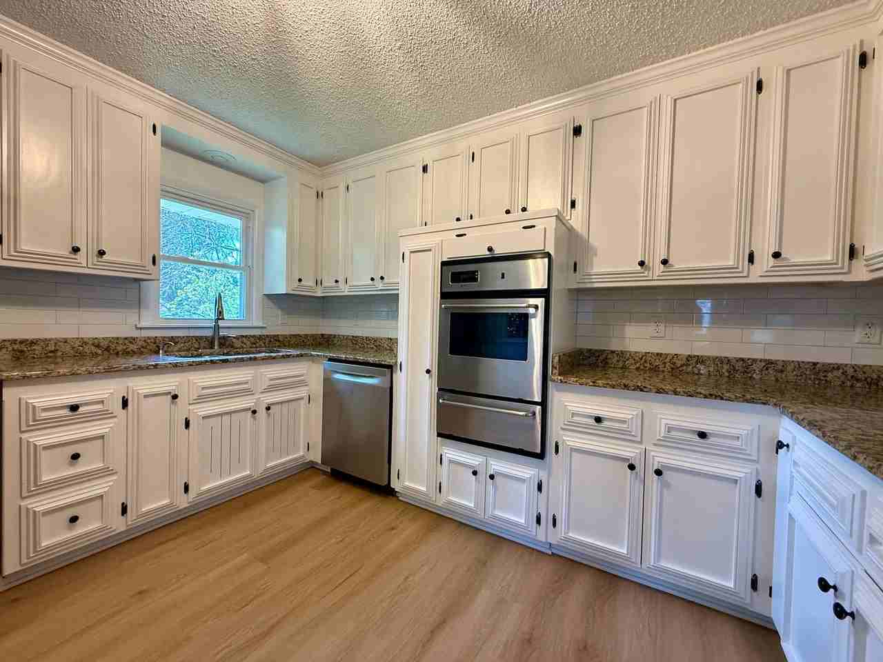 6907 Berkshire Ln N - Photo 5 of 37