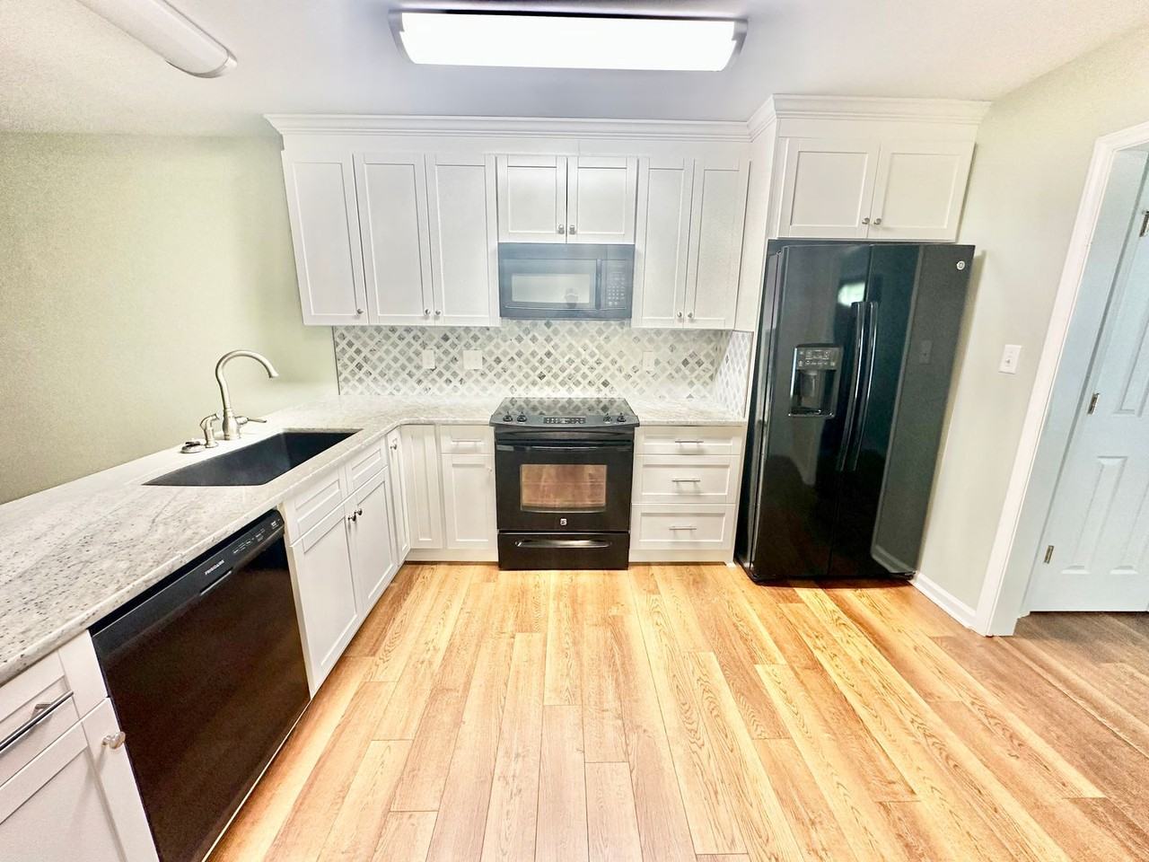 102 Ashleigh Ct - Photo 3 of 17