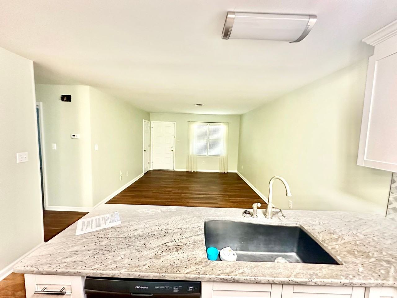 102 Ashleigh Ct - Photo 5 of 17