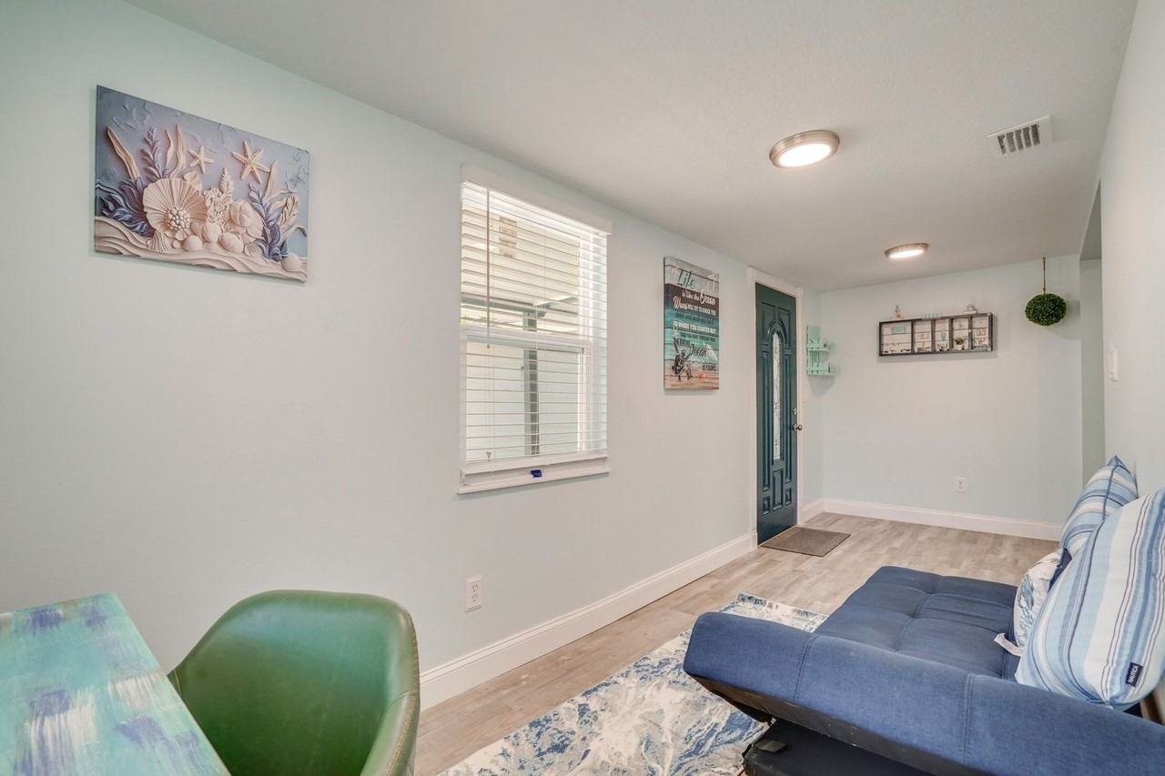 5020 Swift Rd - Photo 7 of 24