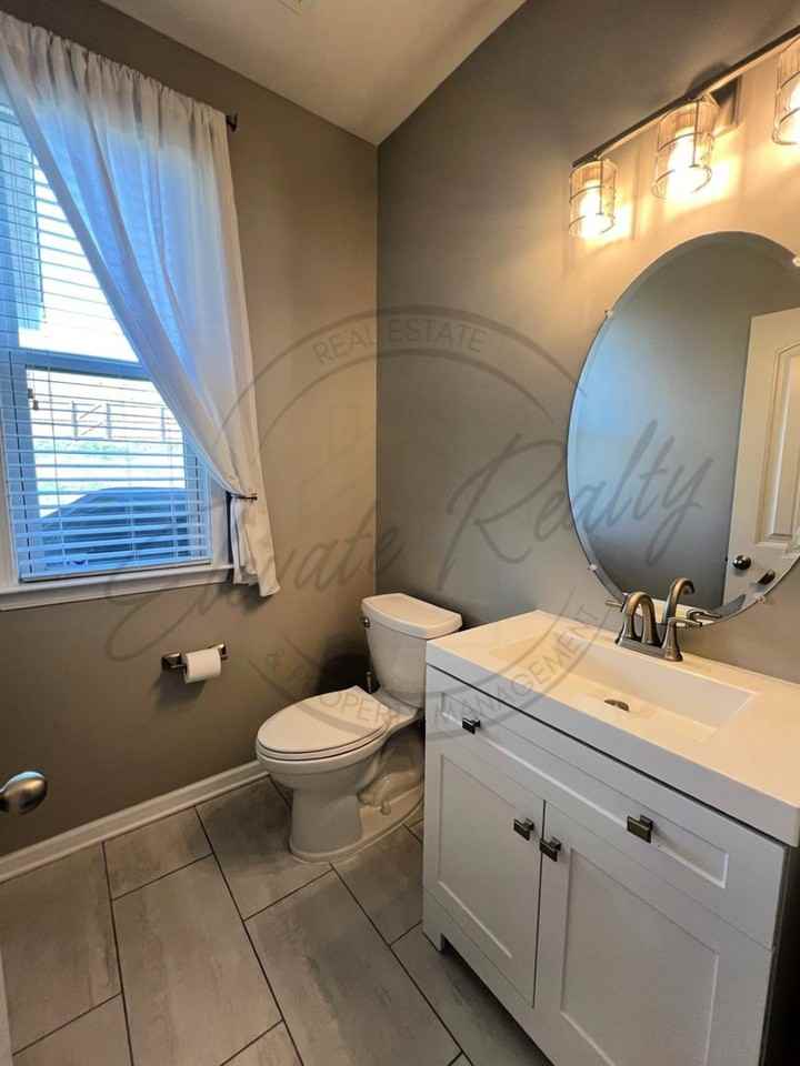 1676 Stonewater Dr - Photo 5 of 13