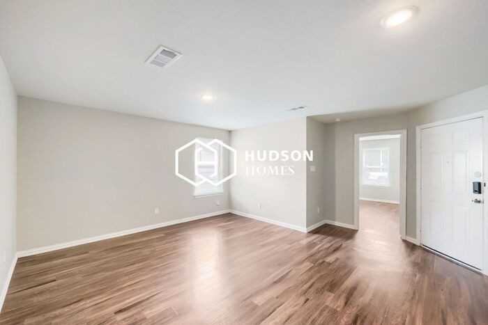 229 De Haven St #B - Photo 3 of 14