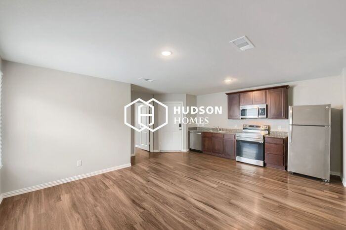 229 De Haven St #B - Photo 4 of 14
