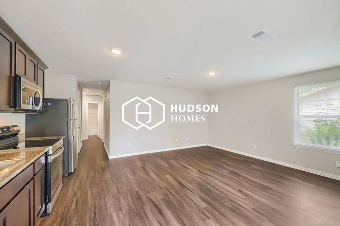 229 De Haven St #B - Photo 5 of 14