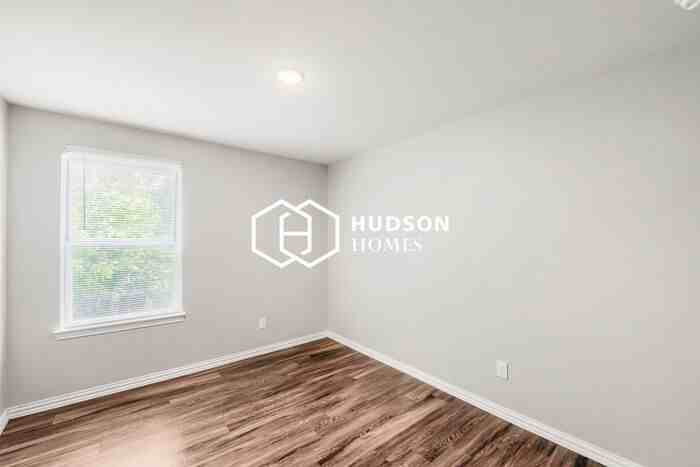 229 De Haven St #B - Photo 7 of 14