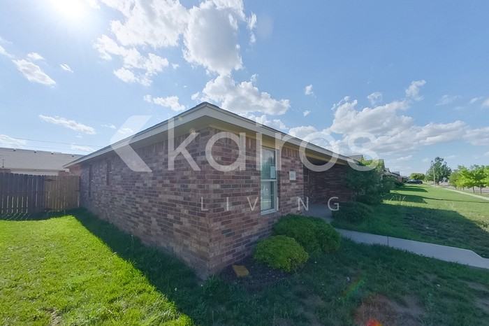 4506 S Roberts St - Photo 2 of 34