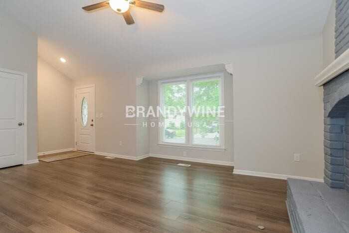 905 Ne 108th Ter - Photo 5 of 20