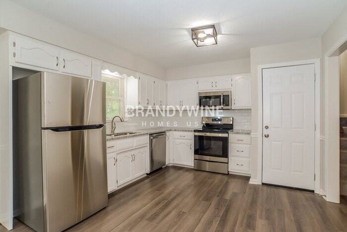 905 Ne 108th Ter - Photo 7 of 20