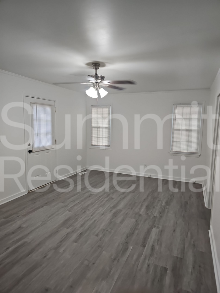 605 Betty St #B - Photo 3 of 20