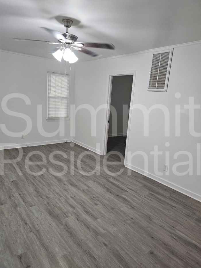 605 Betty St #B - Photo 4 of 20