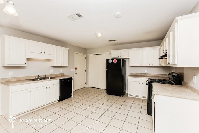 1556 Chelsea Ln - Photo 7 of 13