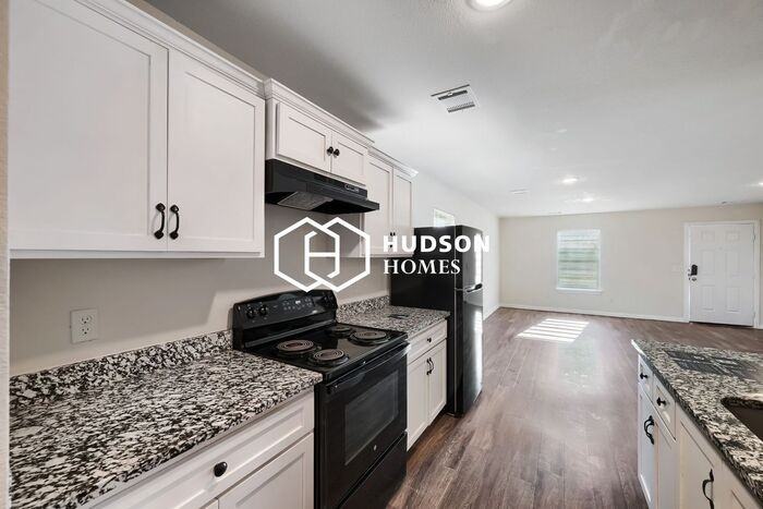 1311 N Travis St - Photo 7 of 14