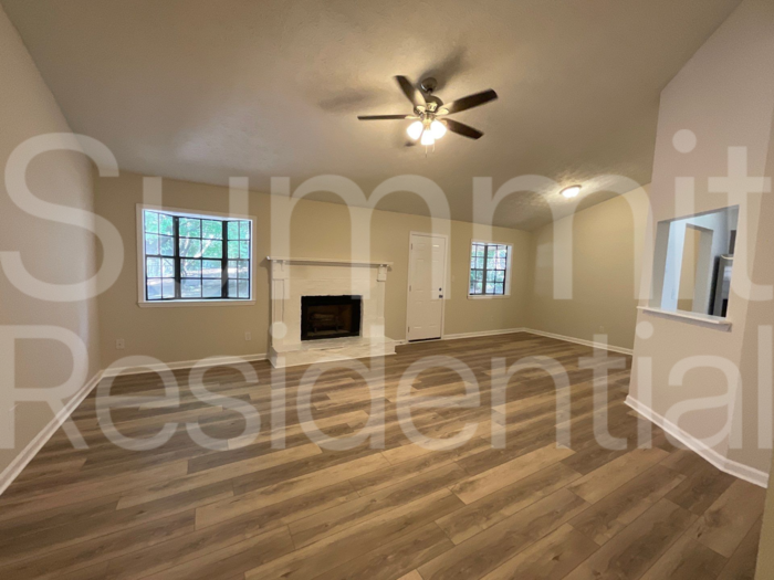 245 Windemere Way - Photo 4 of 17