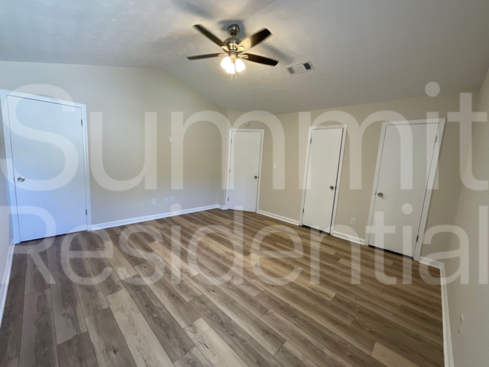 245 Windemere Way - Photo 7 of 17