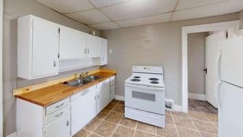 featured image of 413 1/2 W Thayer Ave