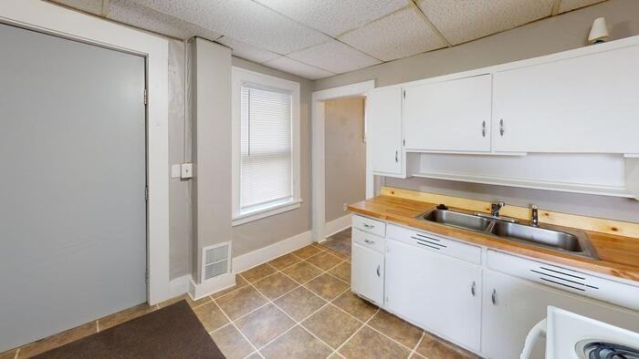 413 1/2 W Thayer Ave - Photo 2 of 10