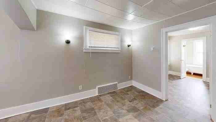 413 1/2 W Thayer Ave - Photo 4 of 10