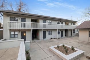 215 W Watson St #08 - Photo 1 of 1