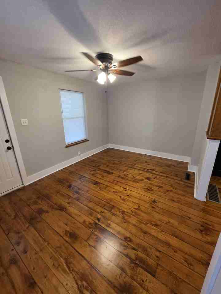 603 E 8th St S #NA - Photo 5 of 14
