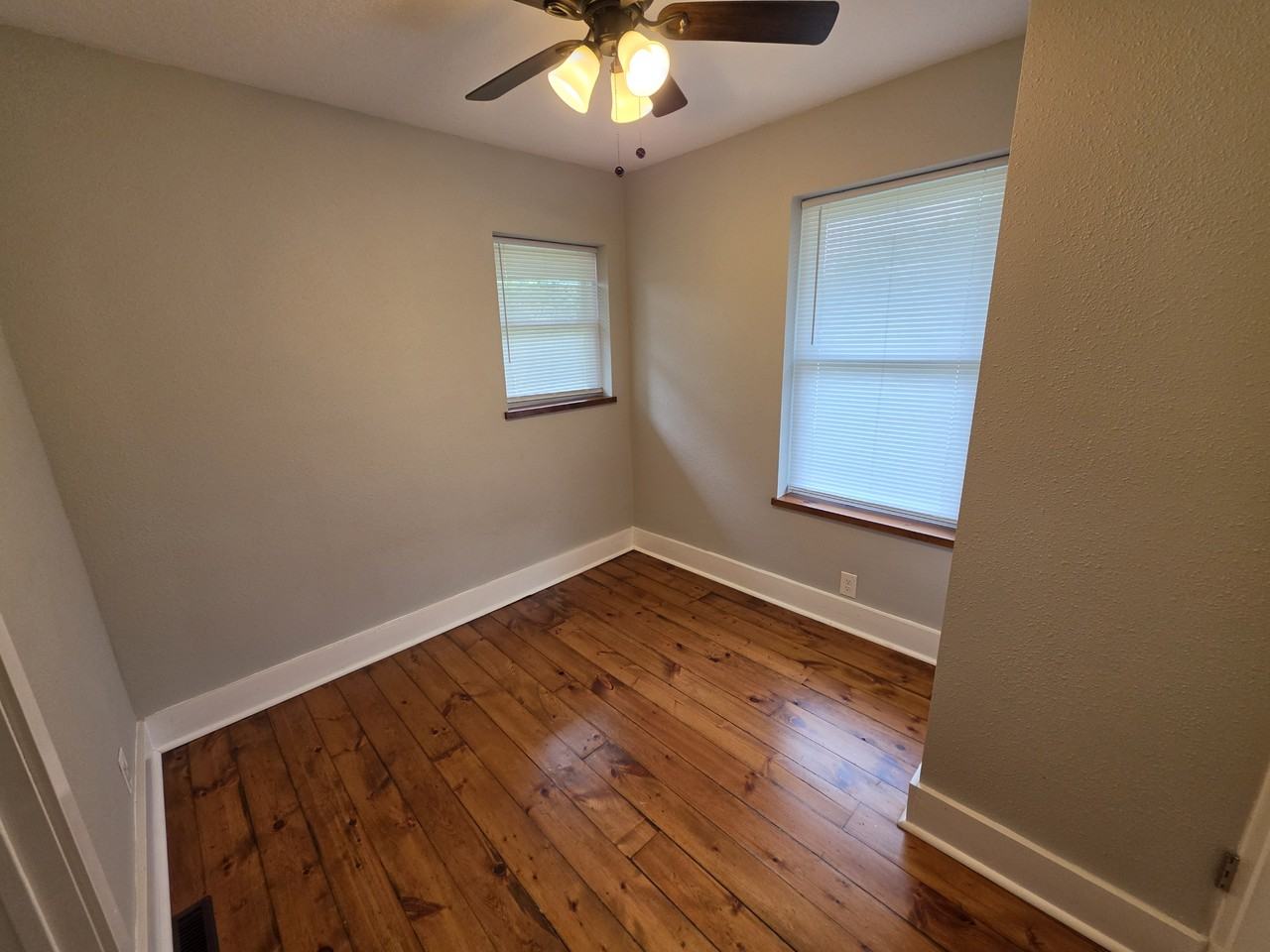 603 E 8th St S #NA - Photo 7 of 14