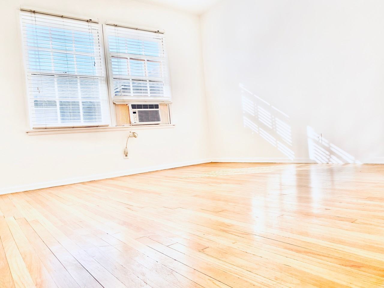 13515 Moorpark St #5 - Photo 4 of 11