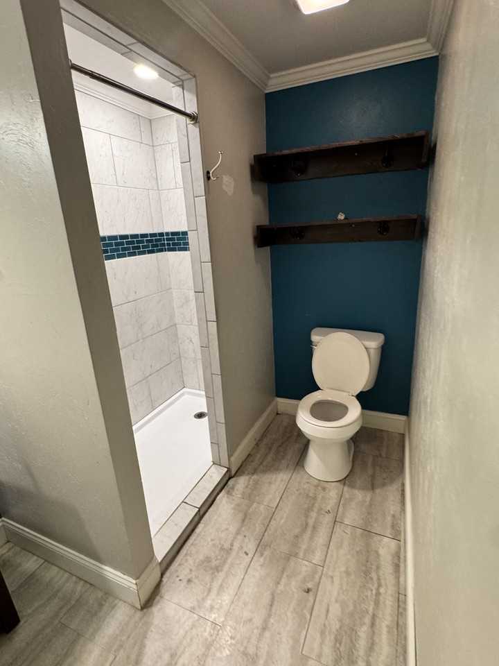 805 Nw 20th St #C - Photo 2 of 18
