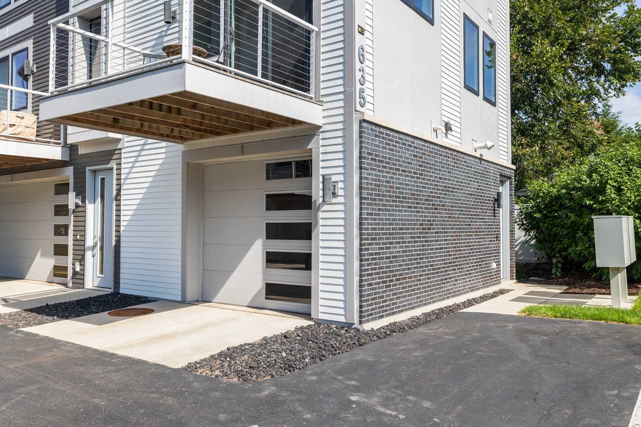 635 Fairview Ave Ne #1 - Photo 2 of 30