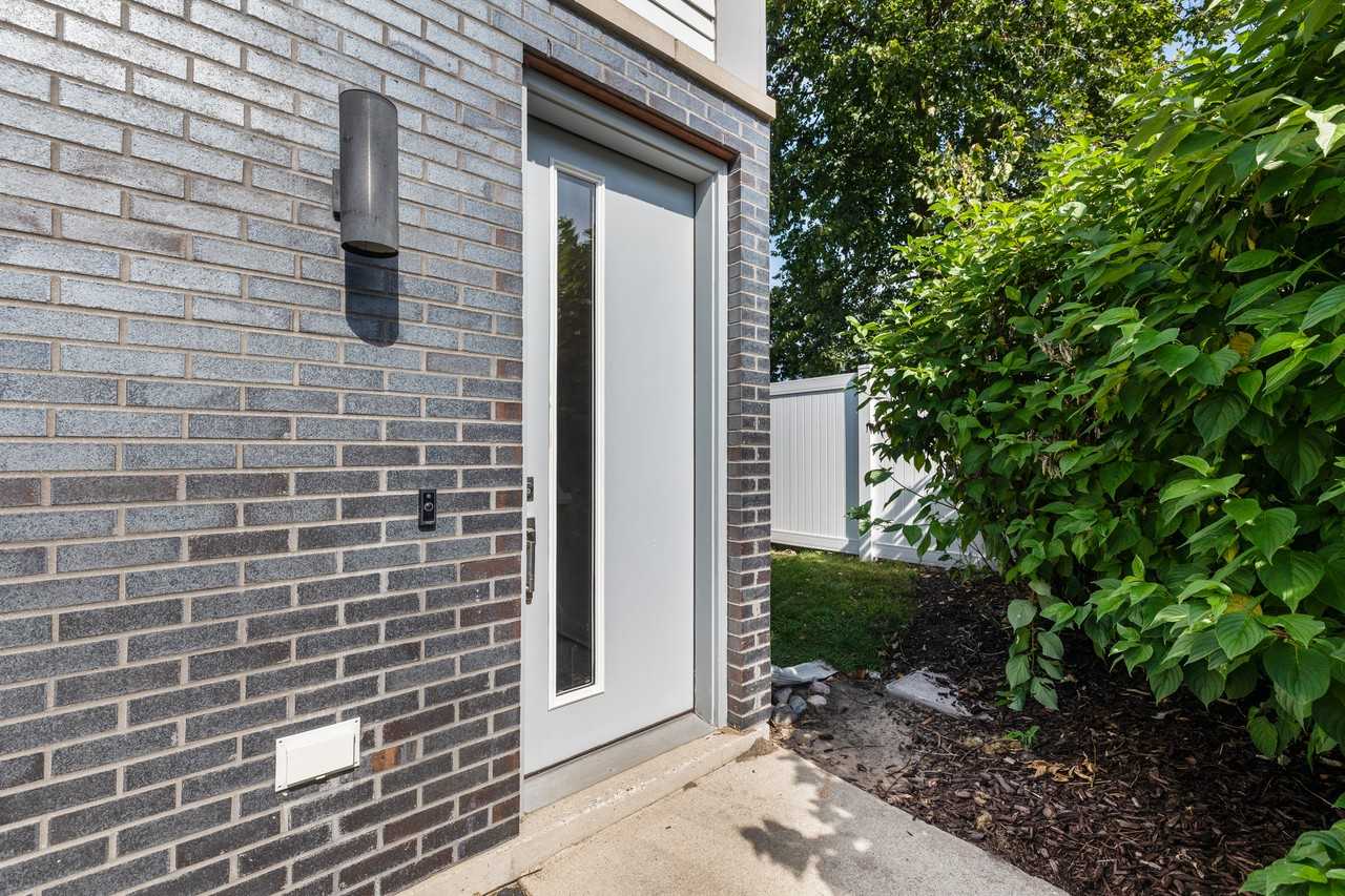 635 Fairview Ave Ne #1 - Photo 3 of 30