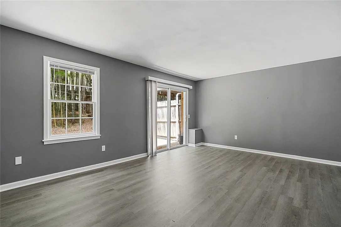 119 Freedom Dr #4 - Photo 3 of 19