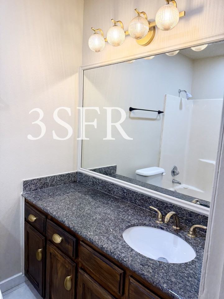 709 Long Ct - Photo 5 of 6