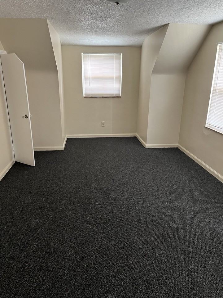 15205 Maplewood Ave #NA - Photo 5 of 11