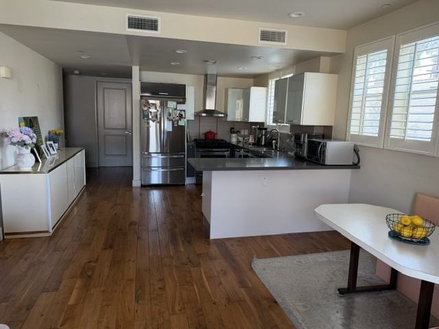848 Irolo St #205 - Photo 3 of 9