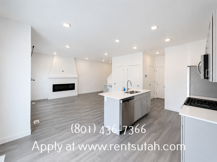 647 S Raintree Ln - Photo 5 of 33