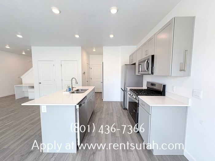 647 S Raintree Ln - Photo 6 of 33