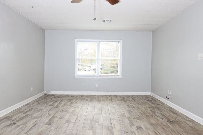 3591 Robert E Lee Dr - Photo 2 of 9