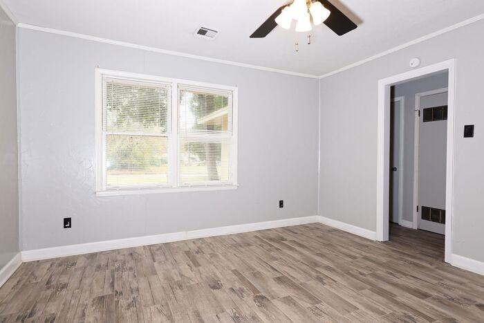 3591 Robert E Lee Dr - Photo 3 of 9