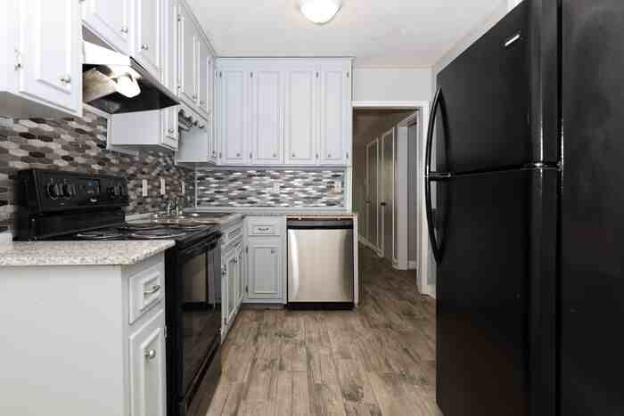 3591 Robert E Lee Dr - Photo 4 of 9