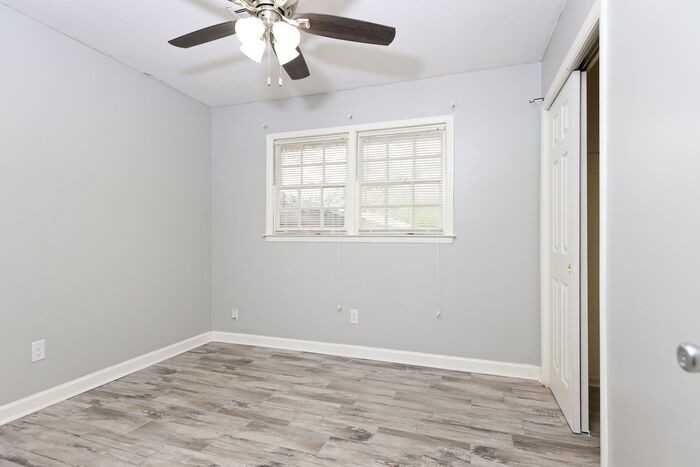 3591 Robert E Lee Dr - Photo 6 of 9