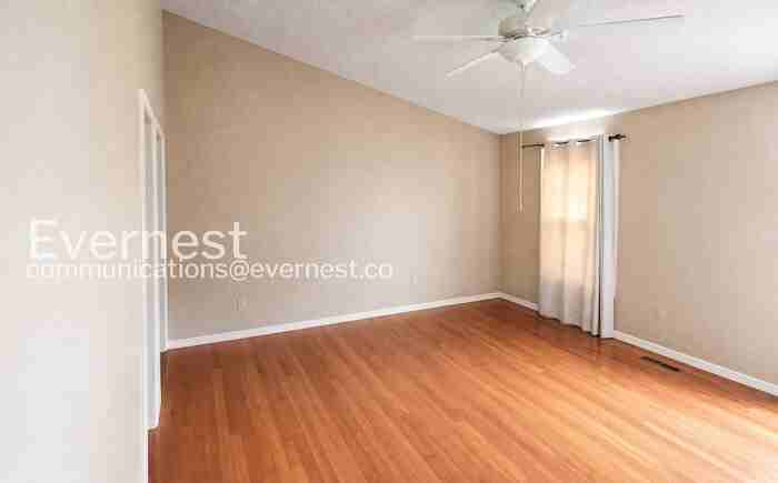 9038 Marie Ct - Photo 4 of 11