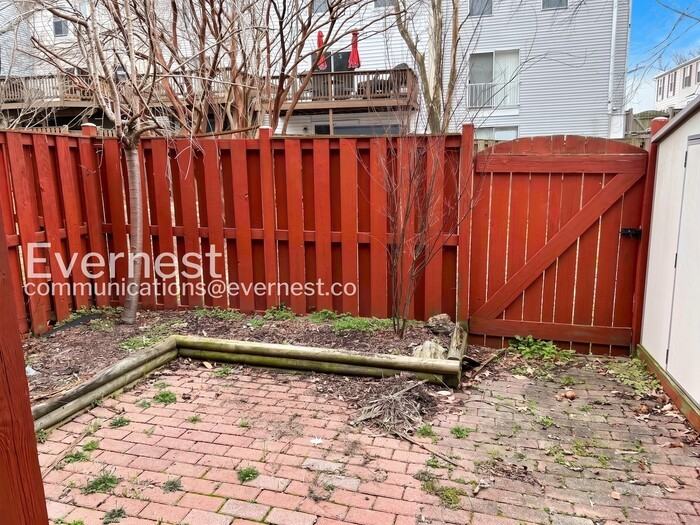 9038 Marie Ct - Photo 7 of 11