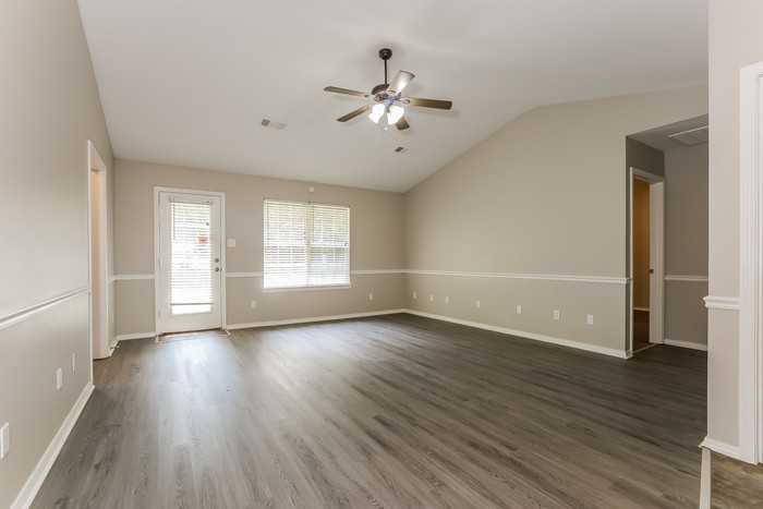 1826 Auburn Hills Dr - Photo 4 of 12