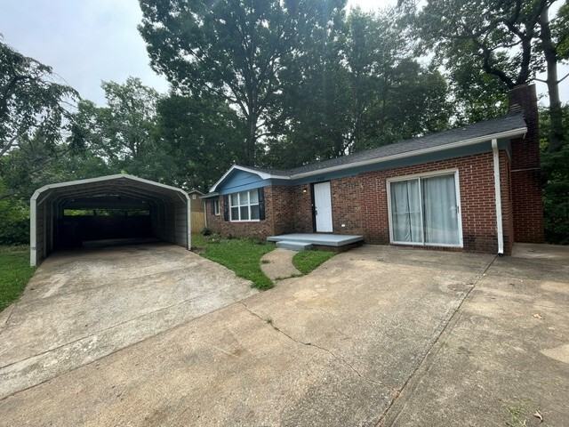 1306 Northwoods Dr - Photo 2 of 17