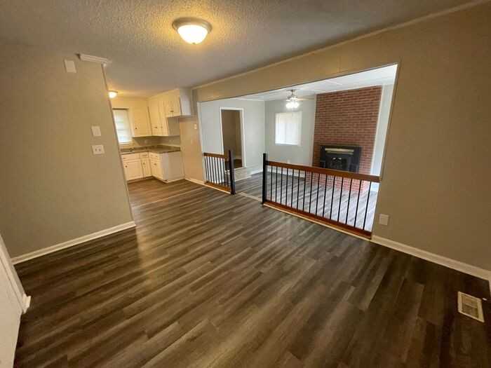 1306 Northwoods Dr - Photo 3 of 17